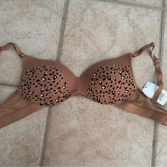 Lively Wireless Push Up Bra 45620, Mesh Inner Plunge and Trim, Convertible Strap - Picture 1 of 6